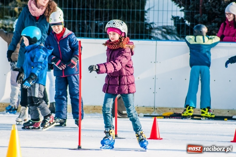 Zdjęcie w galerii na portalu naszraciborz.pl: Zawody łyżwiarskie na lodowisku Piastor wiadomości z regionu