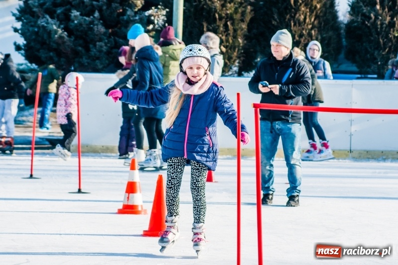 Zdjęcie w galerii na portalu naszraciborz.pl: Zawody łyżwiarskie na lodowisku Piastor wiadomości z regionu