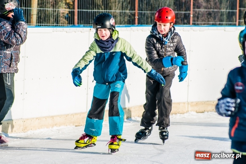 Zdjęcie w galerii na portalu naszraciborz.pl: Zawody łyżwiarskie na lodowisku Piastor wiadomości z regionu