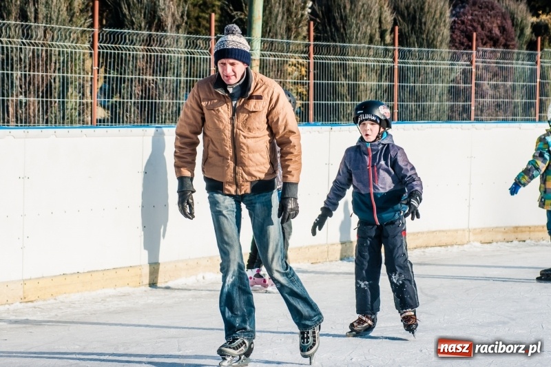 Zdjęcie w galerii na portalu naszraciborz.pl: Zawody łyżwiarskie na lodowisku Piastor wiadomości z regionu