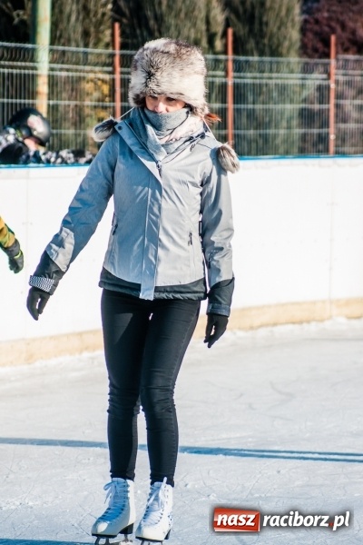 Zdjęcie w galerii na portalu naszraciborz.pl: Zawody łyżwiarskie na lodowisku Piastor wiadomości z regionu