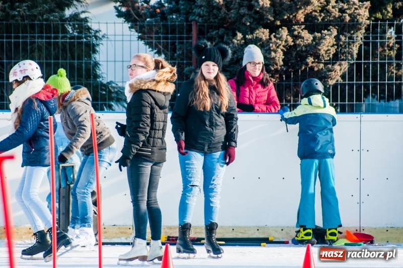 Zdjęcie w galerii na portalu naszraciborz.pl: Zawody łyżwiarskie na lodowisku Piastor wiadomości z regionu