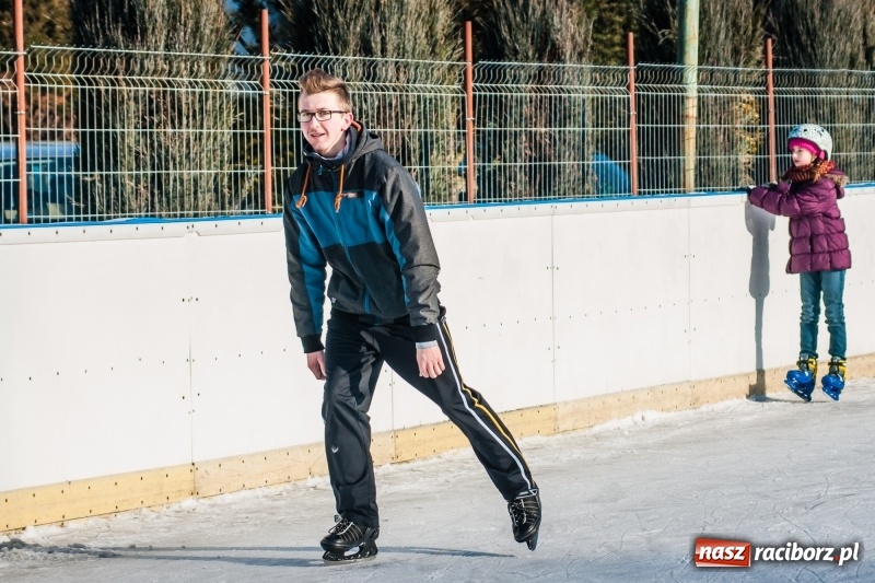 Zdjęcie w galerii na portalu naszraciborz.pl: Zawody łyżwiarskie na lodowisku Piastor wiadomości z regionu
