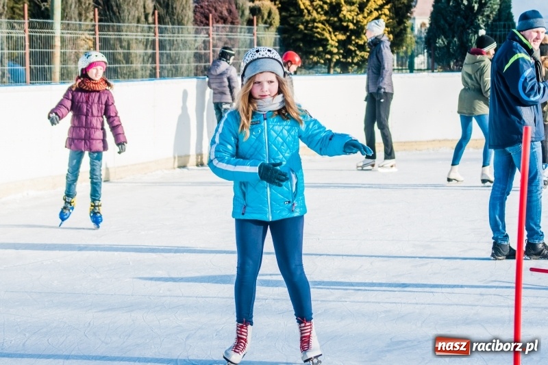 Zdjęcie w galerii na portalu naszraciborz.pl: Zawody łyżwiarskie na lodowisku Piastor wiadomości z regionu