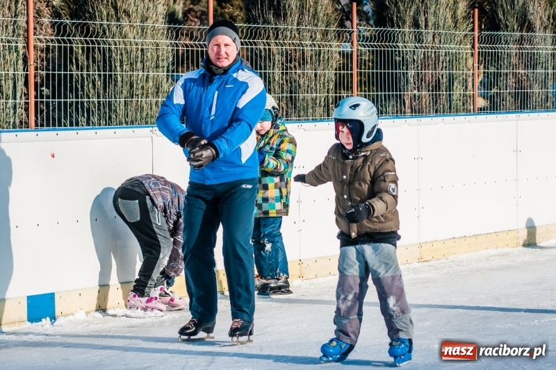 Zdjęcie w galerii na portalu naszraciborz.pl: Zawody łyżwiarskie na lodowisku Piastor wiadomości z regionu