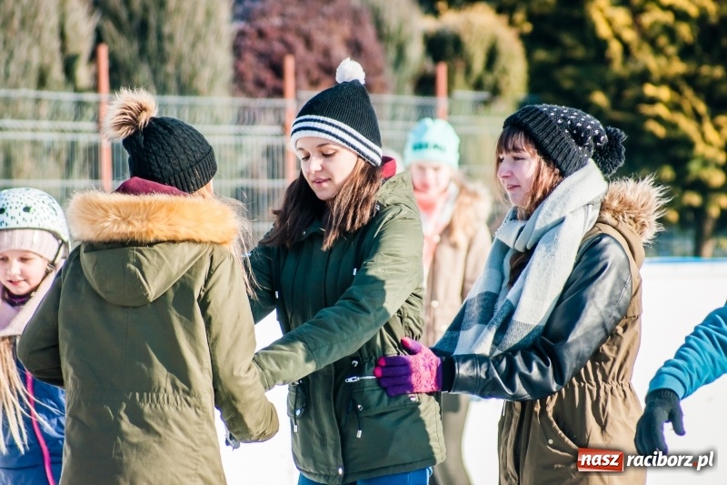Zdjęcie w galerii na portalu naszraciborz.pl: Zawody łyżwiarskie na lodowisku Piastor wiadomości z regionu