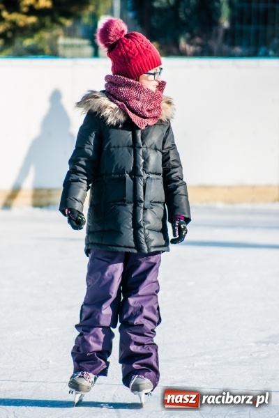Zdjęcie w galerii na portalu naszraciborz.pl: Zawody łyżwiarskie na lodowisku Piastor wiadomości z regionu
