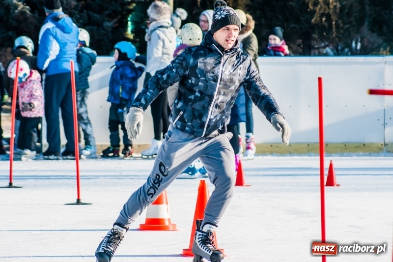 Zdjęcie w galerii na portalu naszraciborz.pl: Zawody łyżwiarskie na lodowisku Piastor wiadomości z regionu