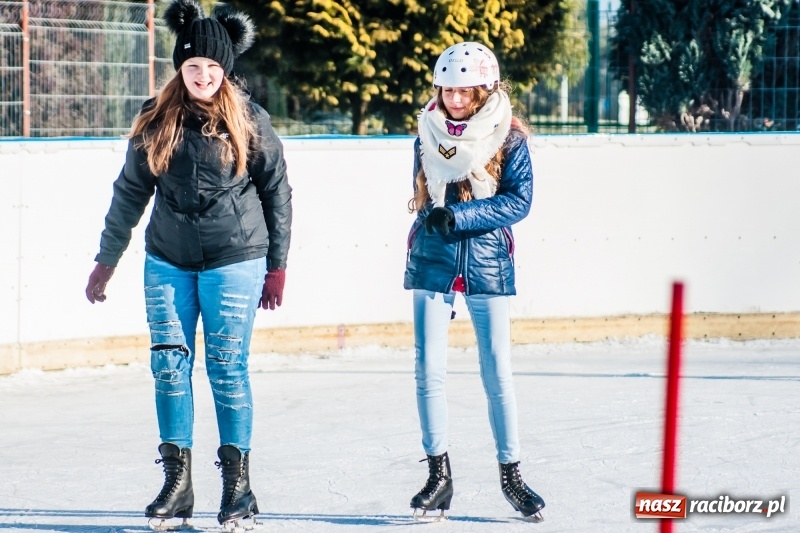 Zdjęcie w galerii na portalu naszraciborz.pl: Zawody łyżwiarskie na lodowisku Piastor wiadomości z regionu