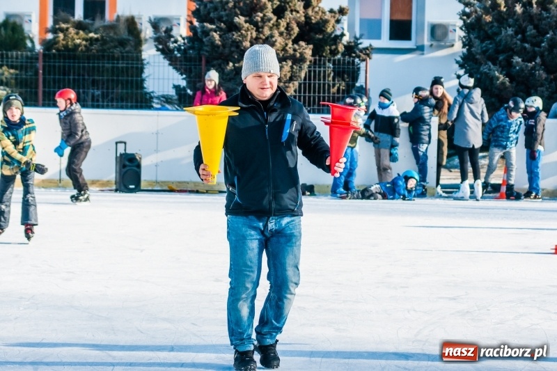 Zdjęcie w galerii na portalu naszraciborz.pl: Zawody łyżwiarskie na lodowisku Piastor wiadomości z regionu