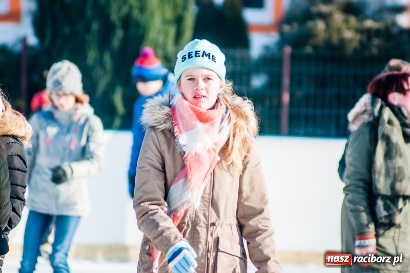 Zdjęcie w galerii na portalu naszraciborz.pl: Zawody łyżwiarskie na lodowisku Piastor wiadomości z regionu