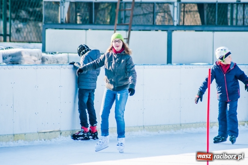 Zdjęcie w galerii na portalu naszraciborz.pl: Zawody łyżwiarskie na lodowisku Piastor wiadomości z regionu