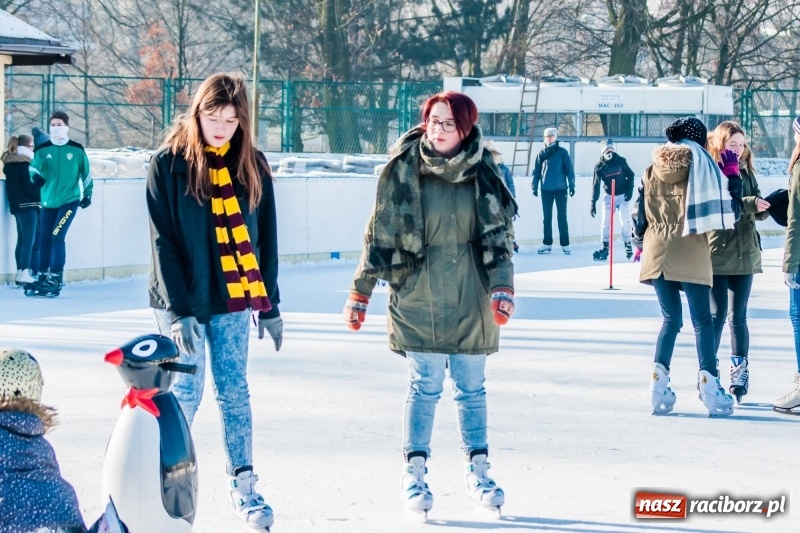 Zdjęcie w galerii na portalu naszraciborz.pl: Zawody łyżwiarskie na lodowisku Piastor wiadomości z regionu