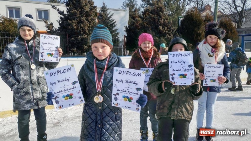 Zdjęcie w galerii na portalu naszraciborz.pl: Zawody łyżwiarskie na lodowisku Piastor wiadomości z regionu