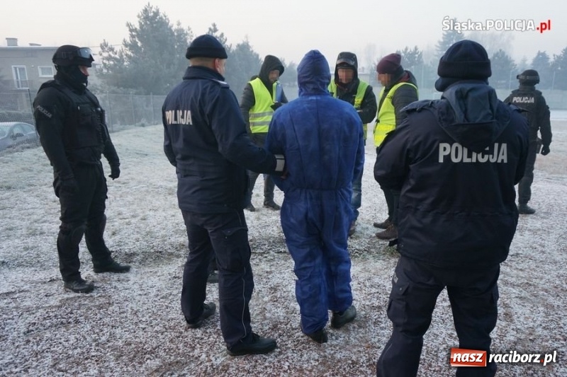Zdjęcie w galerii na portalu naszraciborz.pl: Policjanci zatrzymali podejrzanego o zabójstwo nastolatki  wiadomości z regionu