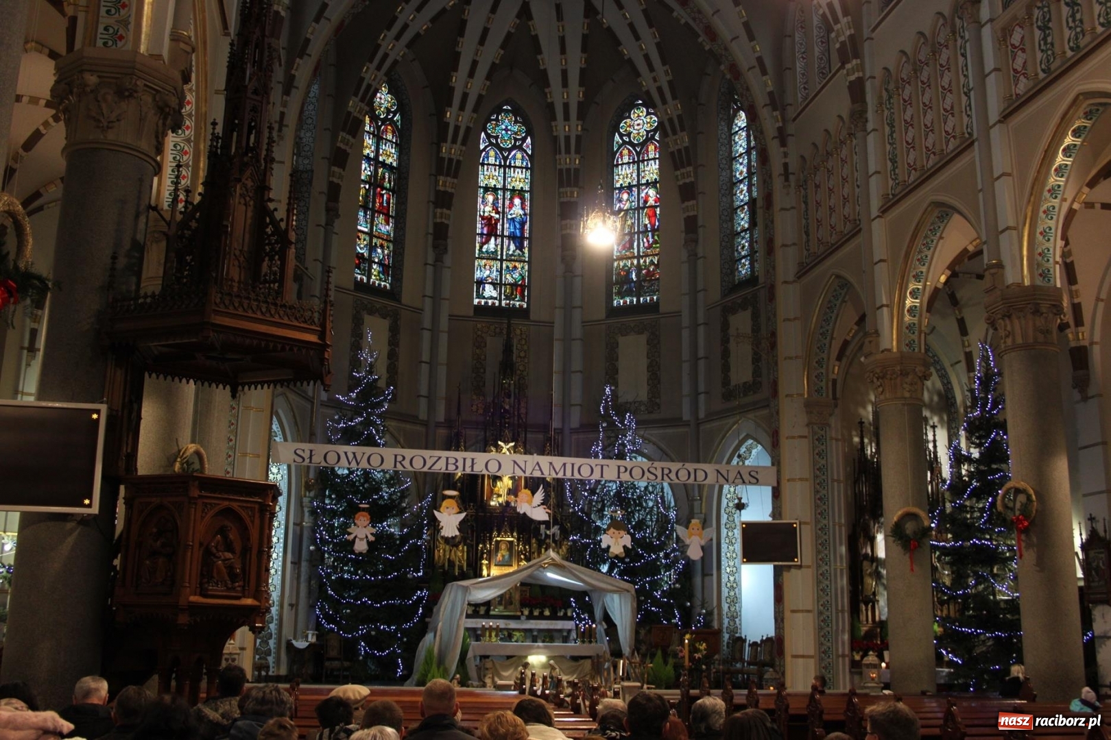 Zdjęcie w galerii na portalu naszraciborz.pl: Ministranci z powiatu raciborskiego przyjęli funkcję lektora  wiadomości z regionu