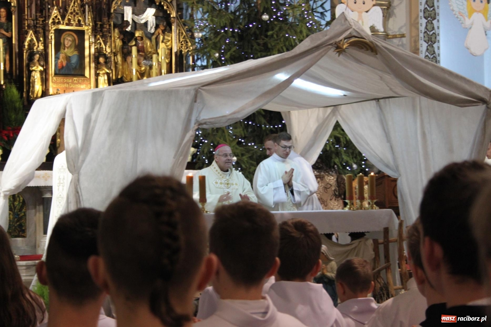 Zdjęcie w galerii na portalu naszraciborz.pl: Ministranci z powiatu raciborskiego przyjęli funkcję lektora  wiadomości z regionu