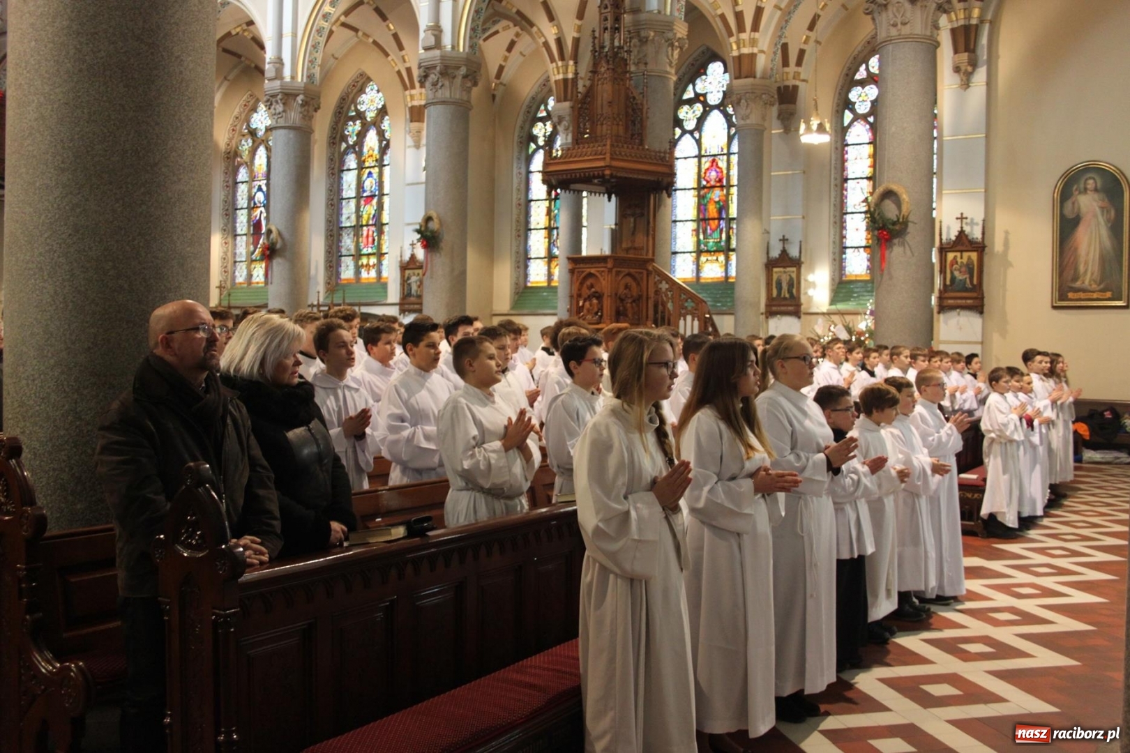 Zdjęcie w galerii na portalu naszraciborz.pl: Ministranci z powiatu raciborskiego przyjęli funkcję lektora  wiadomości z regionu