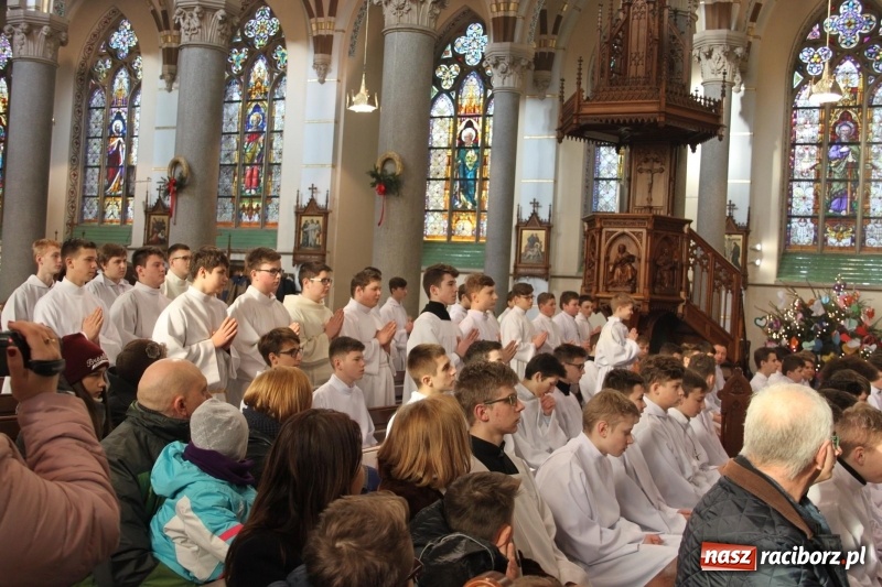 Zdjęcie w galerii na portalu naszraciborz.pl: Ministranci z powiatu raciborskiego przyjęli funkcję lektora  wiadomości z regionu