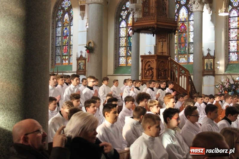 Zdjęcie w galerii na portalu naszraciborz.pl: Ministranci z powiatu raciborskiego przyjęli funkcję lektora  wiadomości z regionu