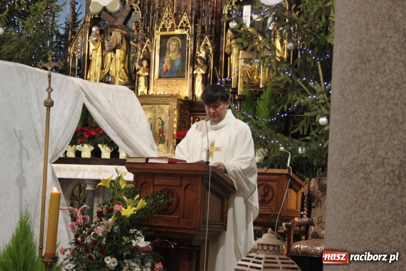 Zdjęcie w galerii na portalu naszraciborz.pl: Ministranci z powiatu raciborskiego przyjęli funkcję lektora  wiadomości z regionu