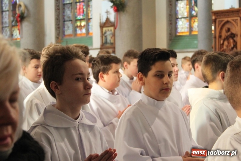 Zdjęcie w galerii na portalu naszraciborz.pl: Ministranci z powiatu raciborskiego przyjęli funkcję lektora  wiadomości z regionu
