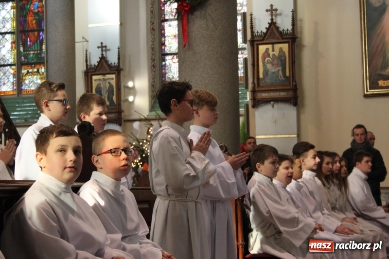 Zdjęcie w galerii na portalu naszraciborz.pl: Ministranci z powiatu raciborskiego przyjęli funkcję lektora  wiadomości z regionu