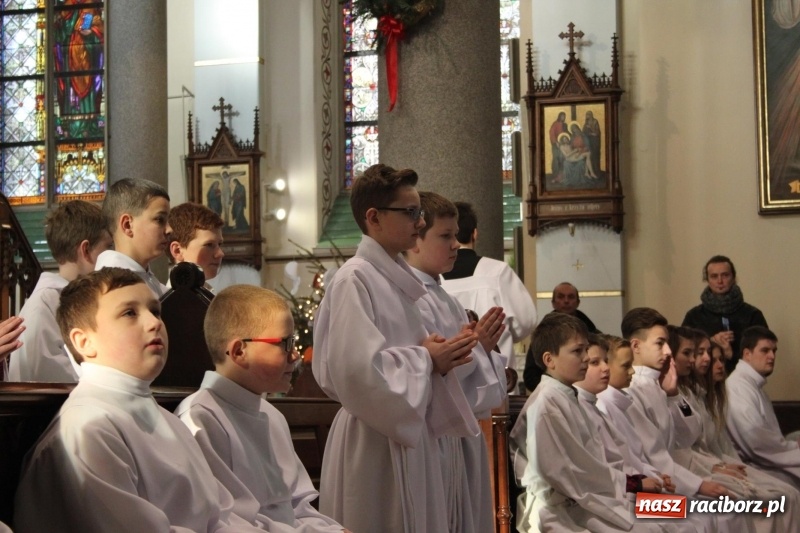 Zdjęcie w galerii na portalu naszraciborz.pl: Ministranci z powiatu raciborskiego przyjęli funkcję lektora  wiadomości z regionu