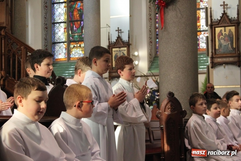 Zdjęcie w galerii na portalu naszraciborz.pl: Ministranci z powiatu raciborskiego przyjęli funkcję lektora  wiadomości z regionu