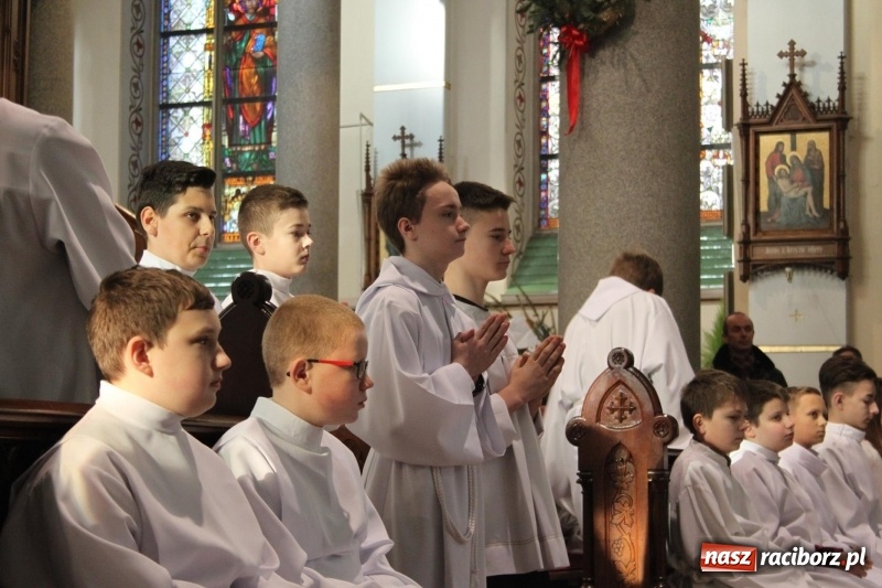 Zdjęcie w galerii na portalu naszraciborz.pl: Ministranci z powiatu raciborskiego przyjęli funkcję lektora  wiadomości z regionu