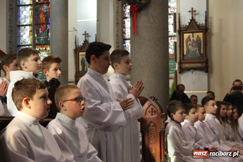 Zdjęcie w galerii na portalu naszraciborz.pl: Ministranci z powiatu raciborskiego przyjęli funkcję lektora  wiadomości z regionu