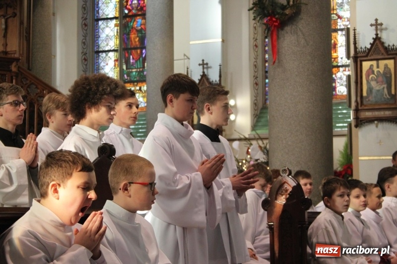 Zdjęcie w galerii na portalu naszraciborz.pl: Ministranci z powiatu raciborskiego przyjęli funkcję lektora  wiadomości z regionu