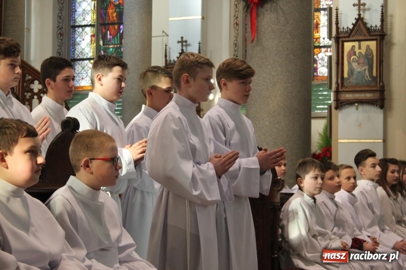 Zdjęcie w galerii na portalu naszraciborz.pl: Ministranci z powiatu raciborskiego przyjęli funkcję lektora  wiadomości z regionu