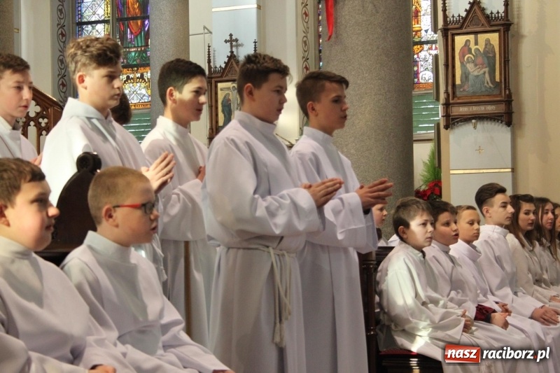 Zdjęcie w galerii na portalu naszraciborz.pl: Ministranci z powiatu raciborskiego przyjęli funkcję lektora  wiadomości z regionu
