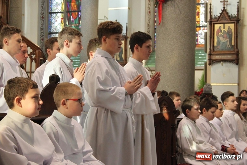 Zdjęcie w galerii na portalu naszraciborz.pl: Ministranci z powiatu raciborskiego przyjęli funkcję lektora  wiadomości z regionu