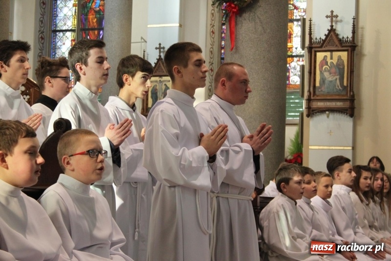 Zdjęcie w galerii na portalu naszraciborz.pl: Ministranci z powiatu raciborskiego przyjęli funkcję lektora  wiadomości z regionu