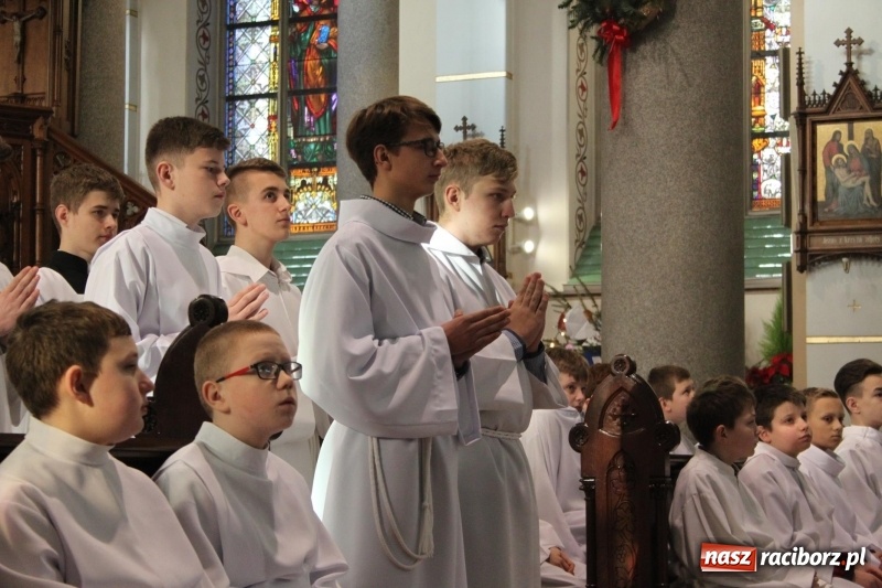 Zdjęcie w galerii na portalu naszraciborz.pl: Ministranci z powiatu raciborskiego przyjęli funkcję lektora  wiadomości z regionu
