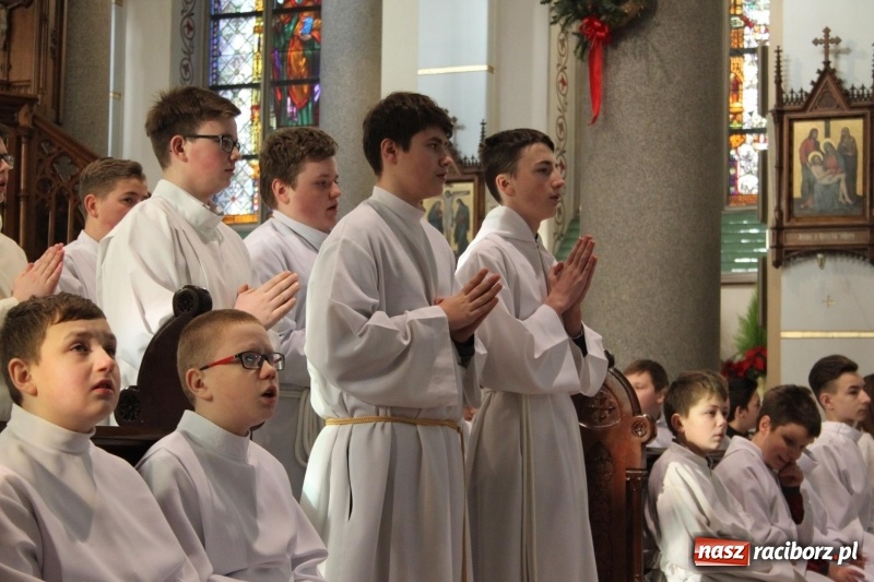 Zdjęcie w galerii na portalu naszraciborz.pl: Ministranci z powiatu raciborskiego przyjęli funkcję lektora  wiadomości z regionu