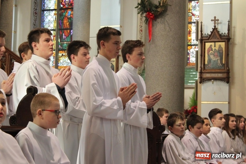 Zdjęcie w galerii na portalu naszraciborz.pl: Ministranci z powiatu raciborskiego przyjęli funkcję lektora  wiadomości z regionu
