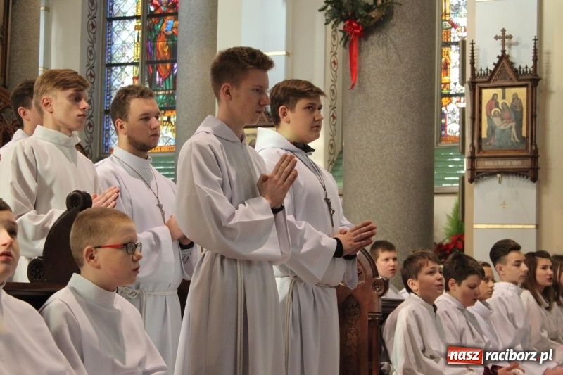 Zdjęcie w galerii na portalu naszraciborz.pl: Ministranci z powiatu raciborskiego przyjęli funkcję lektora  wiadomości z regionu