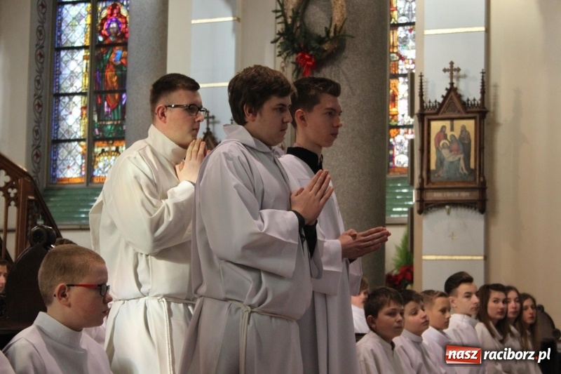 Zdjęcie w galerii na portalu naszraciborz.pl: Ministranci z powiatu raciborskiego przyjęli funkcję lektora  wiadomości z regionu