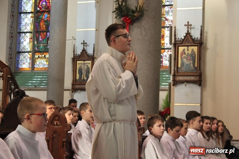 Zdjęcie w galerii na portalu naszraciborz.pl: Ministranci z powiatu raciborskiego przyjęli funkcję lektora  wiadomości z regionu