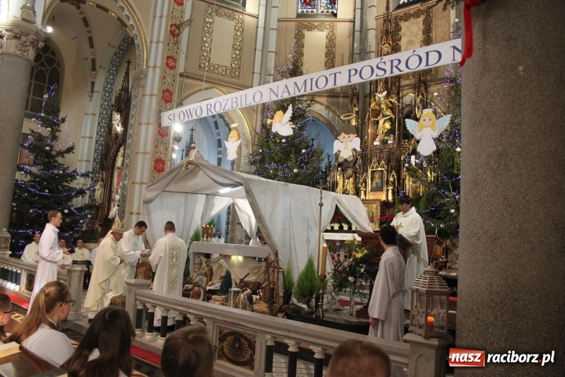 Zdjęcie w galerii na portalu naszraciborz.pl: Ministranci z powiatu raciborskiego przyjęli funkcję lektora  wiadomości z regionu