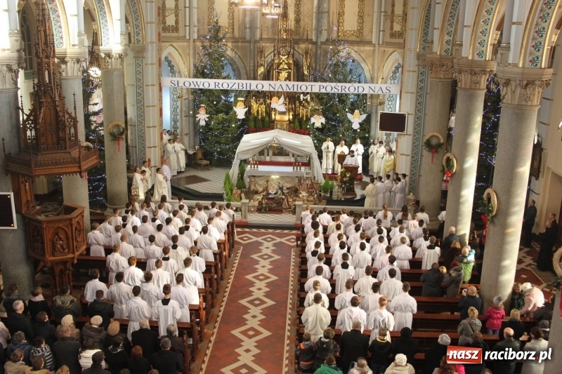 Zdjęcie w galerii na portalu naszraciborz.pl: Ministranci z powiatu raciborskiego przyjęli funkcję lektora  wiadomości z regionu