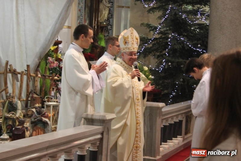Zdjęcie w galerii na portalu naszraciborz.pl: Ministranci z powiatu raciborskiego przyjęli funkcję lektora  wiadomości z regionu