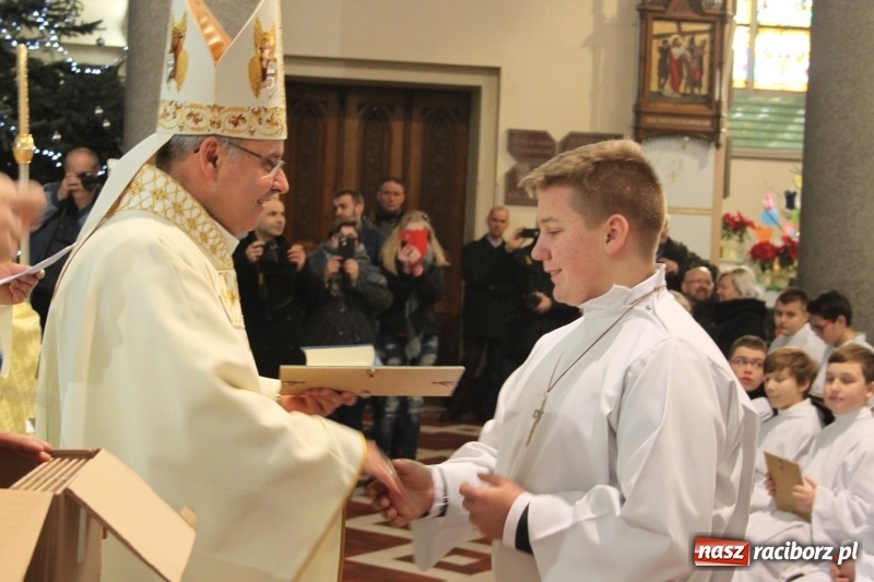 Zdjęcie w galerii na portalu naszraciborz.pl: Ministranci z powiatu raciborskiego przyjęli funkcję lektora  wiadomości z regionu