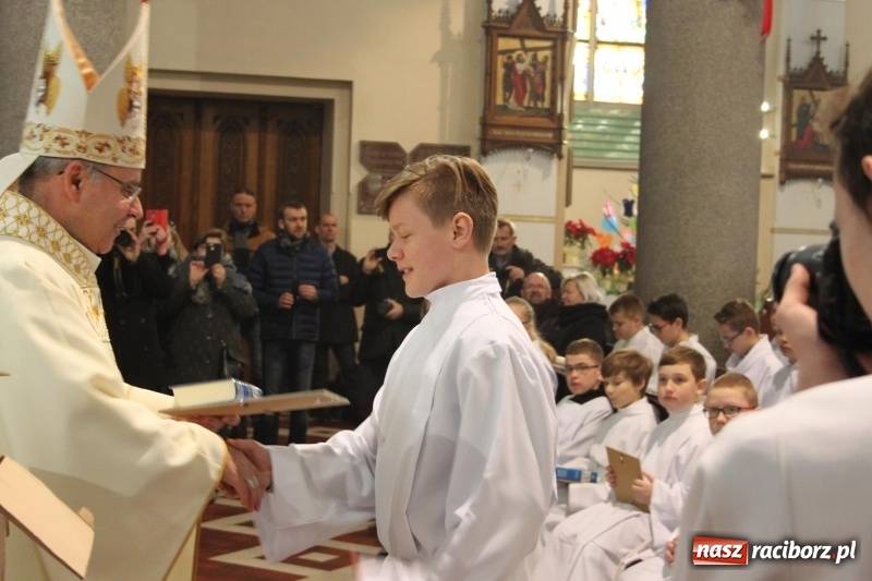 Zdjęcie w galerii na portalu naszraciborz.pl: Ministranci z powiatu raciborskiego przyjęli funkcję lektora  wiadomości z regionu
