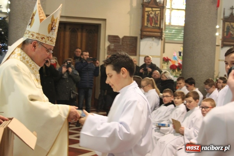 Zdjęcie w galerii na portalu naszraciborz.pl: Ministranci z powiatu raciborskiego przyjęli funkcję lektora  wiadomości z regionu