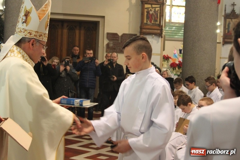 Zdjęcie w galerii na portalu naszraciborz.pl: Ministranci z powiatu raciborskiego przyjęli funkcję lektora  wiadomości z regionu