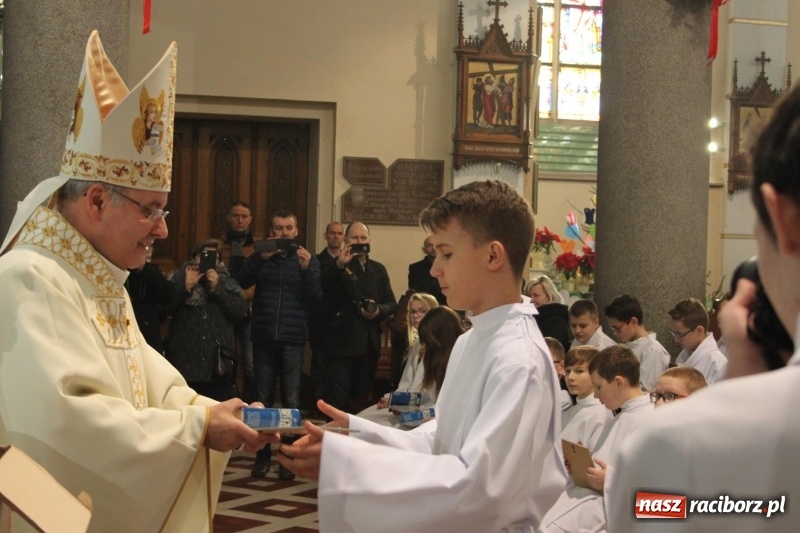 Zdjęcie w galerii na portalu naszraciborz.pl: Ministranci z powiatu raciborskiego przyjęli funkcję lektora  wiadomości z regionu
